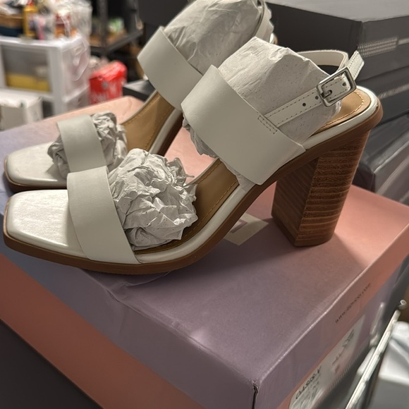 Lisa Vicky Oasis Slingback Sandal Ankle Strap White 7 1/2 Heels NIB - Picture 3 of 5